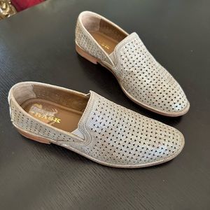 Trask Ali Gold Perforated Slip On Loafers size 7.5